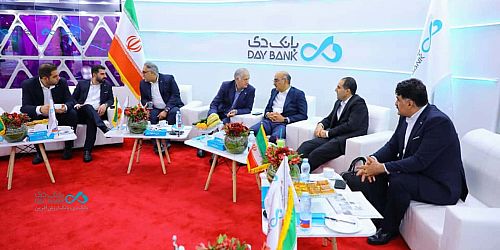 ادامه رایزنی‌ها در غرفه بانک دی، در پنجمین روز نمایشگاه کیش اکسپو